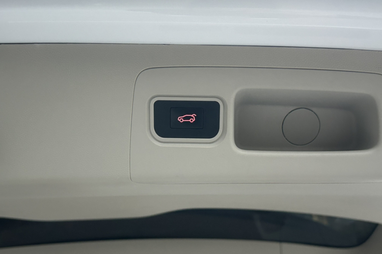 别克GL8 2023款 ES陆尊 舒适型中控内饰7006