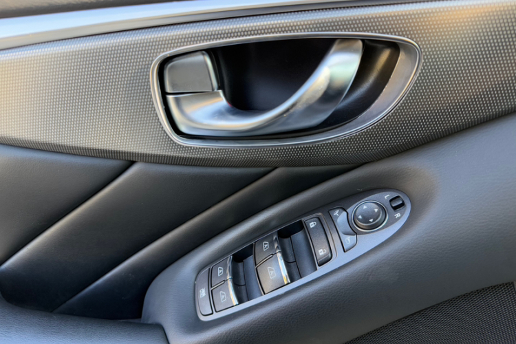 英菲尼迪Q50L 2021款 2.0T 逸享版局部细节9005