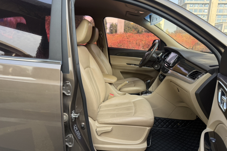 宝骏730 2016款 1.8L iAMT舒适型 7座局部细节41