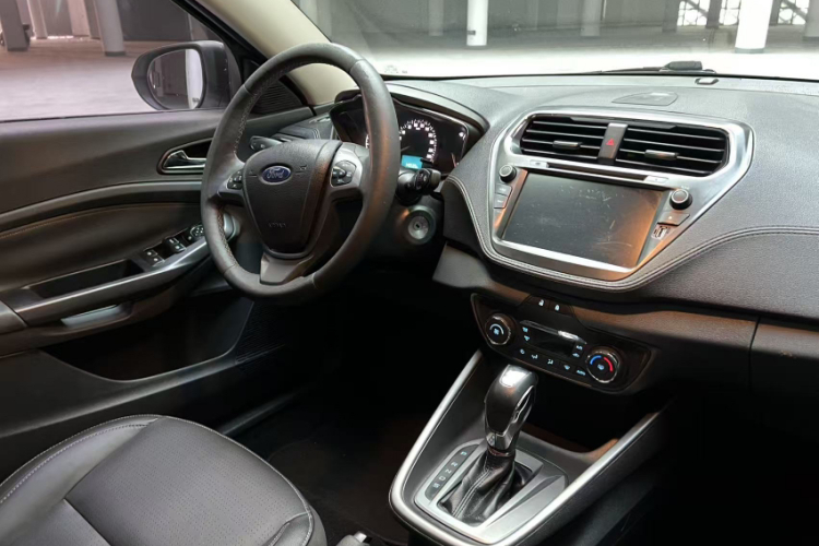 福特 福睿斯 2015款 1.5L 自动时尚型中控内饰7003