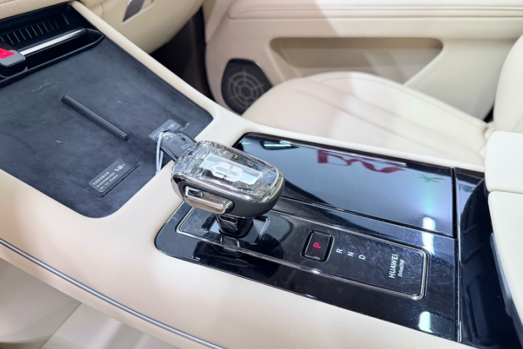 鸿蒙智行 问界M7 2024款 1.5T 后驱Plus版 5座局部细节18