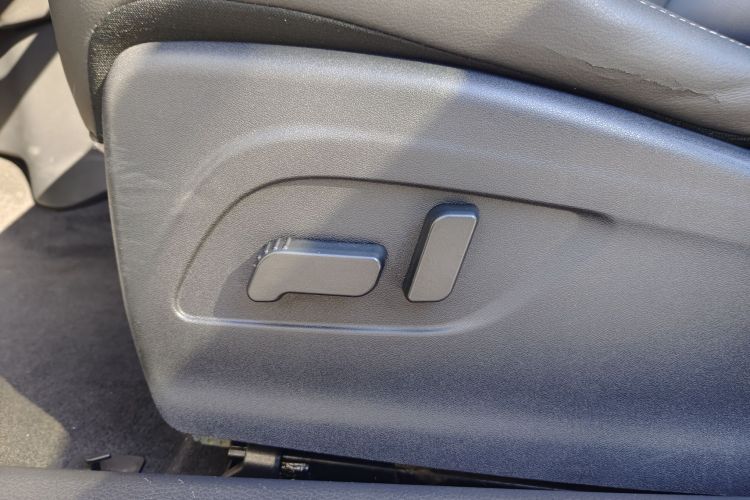 启辰T90 2018款 2.0L CVT智联智尚版 国V中控内饰7003