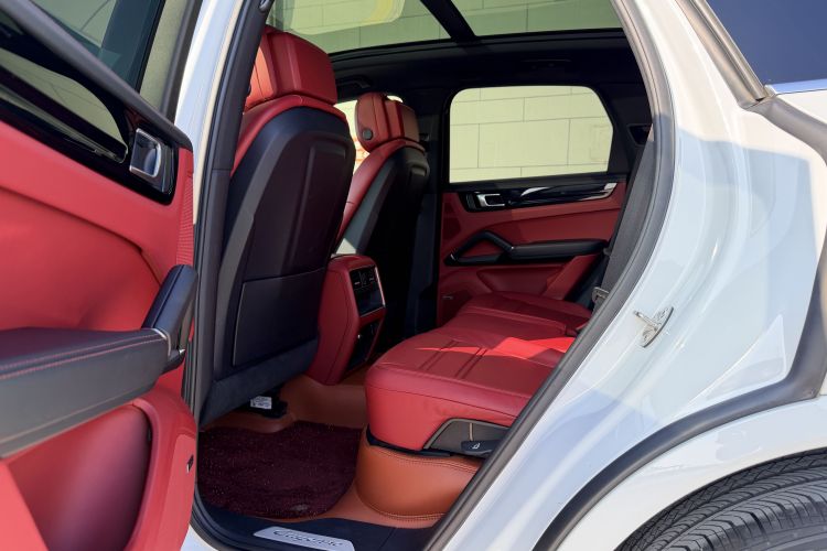 保时捷 Cayenne新能源 2023款 Cayenne E-Hybrid 2.0T中控内饰7004