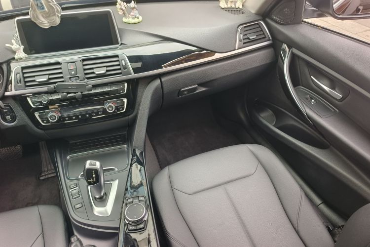 宝马3系 2017款 320Li 时尚型中控内饰7010