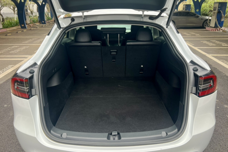 特斯拉 Model Y 2021款 长续航全轮驱动版局部细节23
