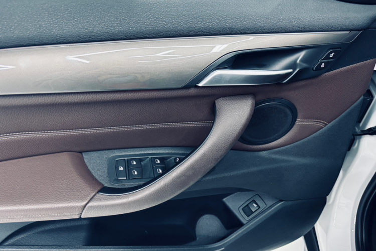 宝马X1 2019款 sDrive18Li 尊享型中控内饰7009