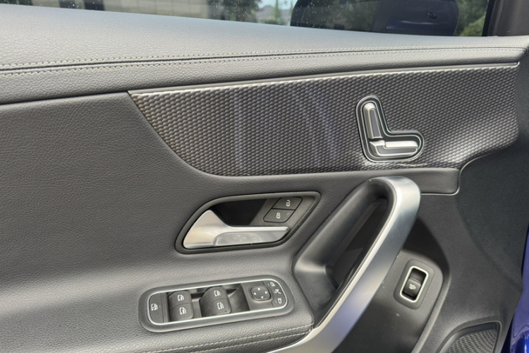 奔驰A级 2020款 改款 A 200 L 运动轿车时尚型车身外观6003