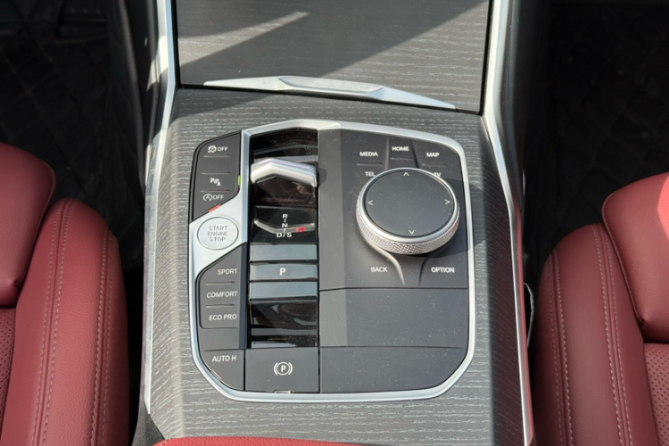 宝马3系 2025款 325Li M运动套装中控内饰7003