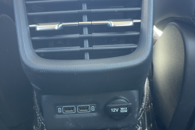 红旗E-QM5 2022款 431km 充电乐享版局部细节9002