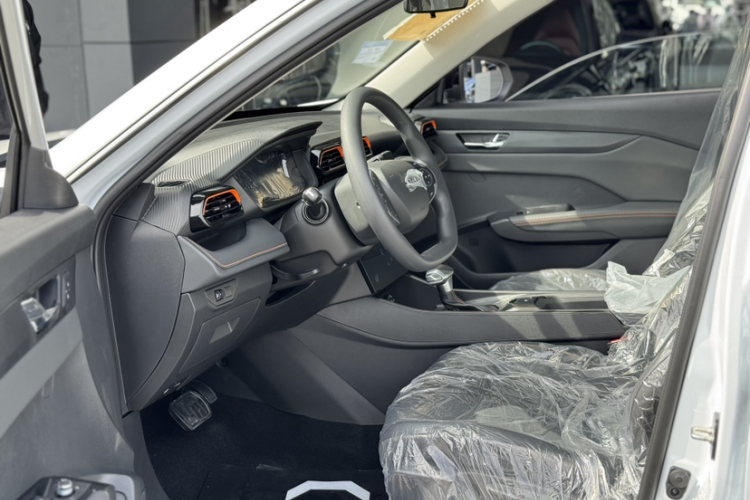 东风风神 奕炫GS 2025款 马赫版 1.5L 自动星耀版中控内饰7004