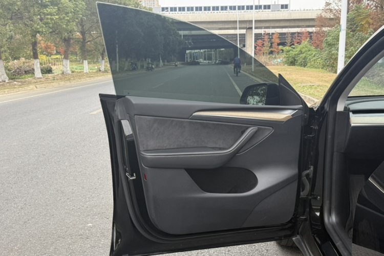 特斯拉 Model Y 2022款 改款 后轮驱动版中控内饰7008