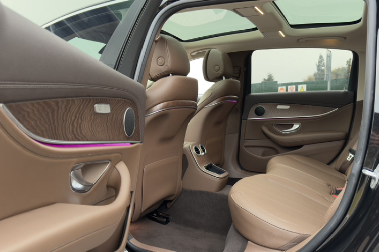 奔驰E级 2023款 E 260 L中控内饰7008