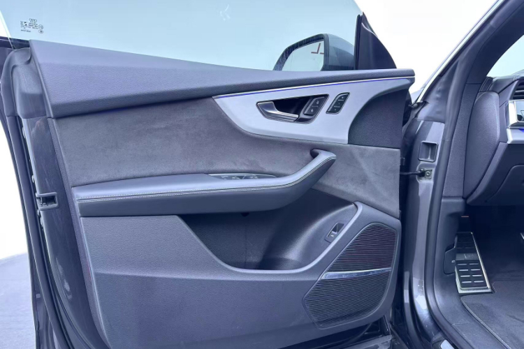 奥迪Q8 2019款 55 TFSI 臻选动感型局部细节9001