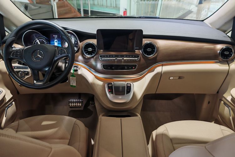 奔驰V级 2020款 V 260 L 长轴距豪华版中控内饰7003