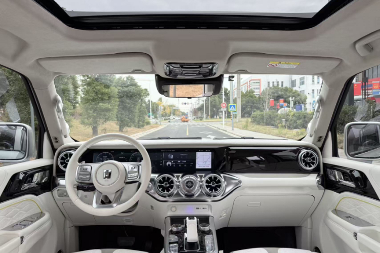 超境汽车 共创坦克300 2021款 2.0T 赛博坦克中控内饰7013