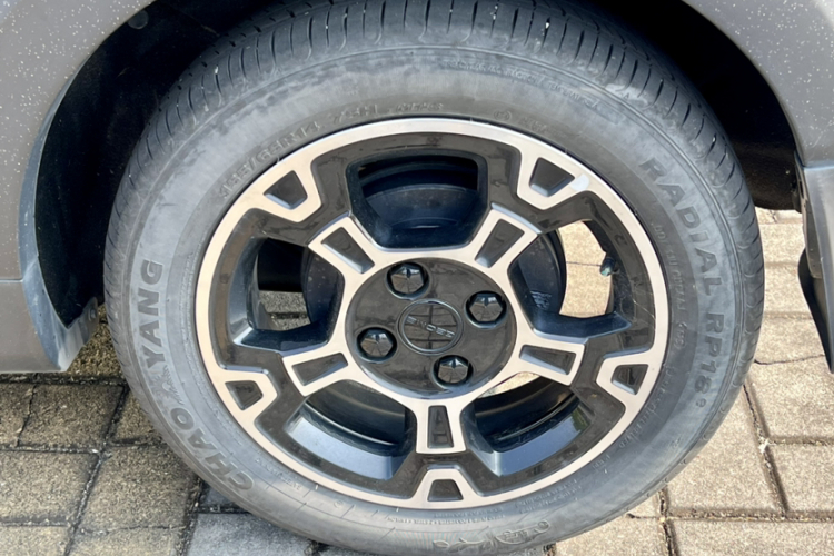 吉利银河 2024款 200km 熊猫骑士车身外观6014