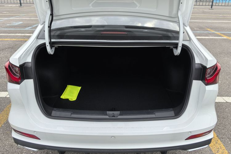 荣威i5 2023款 1.5L CVT豪华版中控内饰7005