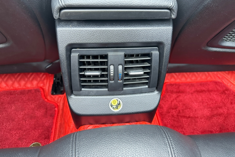 宝马2系(进口) 2015款 220i 敞篷轿跑车 M运动型中控内饰7009