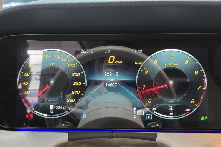 奔驰E级(进口) 2023款 E 260 轿跑车中控内饰15