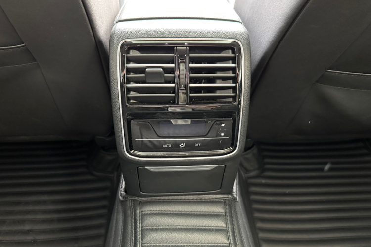 一汽-大众CC 2021款 380TSI 夺目版中控内饰7004