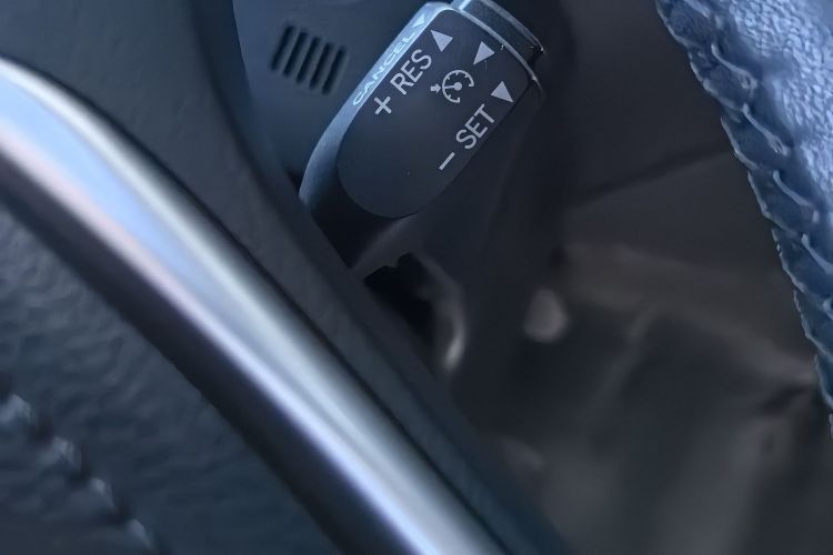 丰田 雷凌双擎E+ 2019款 1.8PH V E-CVT豪华版局部细节9003