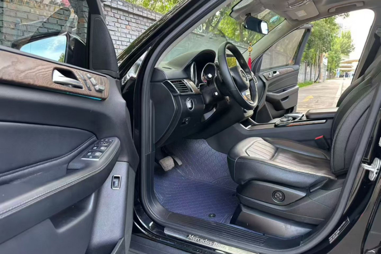 奔驰GLE 2017款 GLE 320 4MATIC 豪华型中控内饰7002