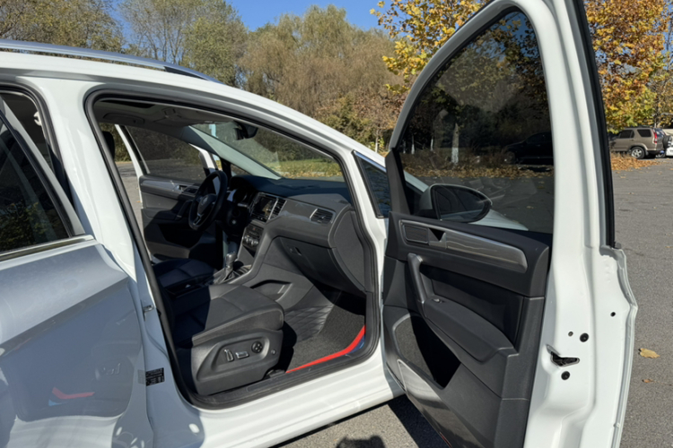 大众 高尔夫·嘉旅 2020款 280TSI 自动好奇型中控内饰7010