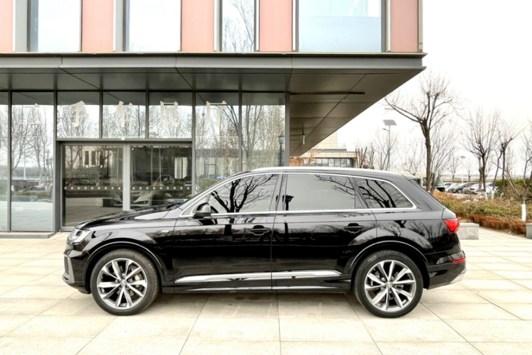 奥迪Q7 2020款 55 TFSI quattro S line运动型车身外观6003
