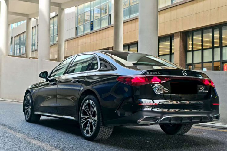 奔驰E级 2024款 E 300 L 时尚运动型车身外观6005