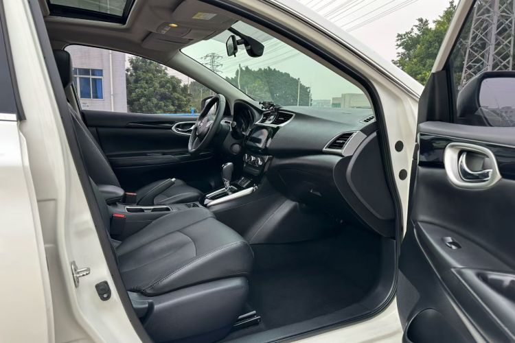 日产 轩逸 2019款 1.6XV CVT智联尊享版 国VI中控内饰7005