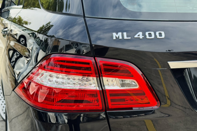 奔驰M级 2014款 ML 400 4MATIC动感型车身外观6005