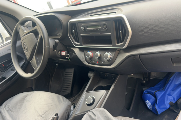 长安凯程 长安睿行EM80 2025款 货运版 舒适型 2座 300km 对开门中控内饰7003