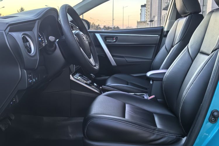 丰田 雷凌双擎E+ 2019款 1.8PH V E-CVT豪华版中控内饰7006
