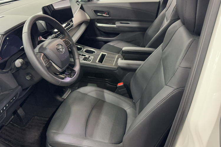 丰田 格瑞维亚 2023款 2.5L混动 旗舰VIP版局部细节19