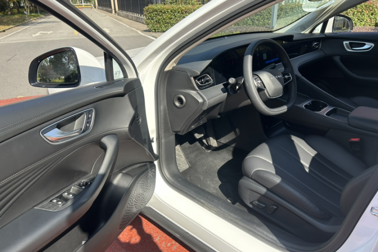 荣威D7 2025款 DMH 125km 世界冠军版中控内饰7012