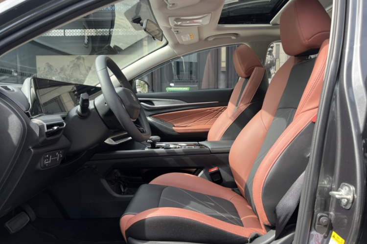 长安 逸动 2024款 PLUS 蓝鲸NE 1.4T GDI DCT高能版局部细节19