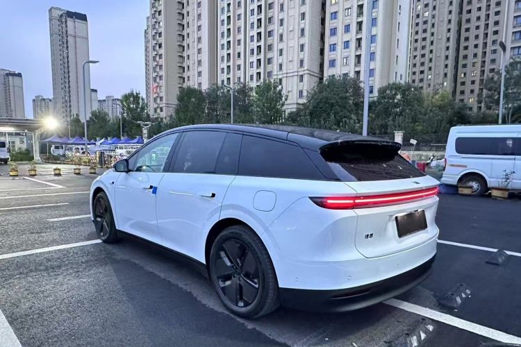 理想汽车 理想i6 2025款 两驱标准型车身外观6006