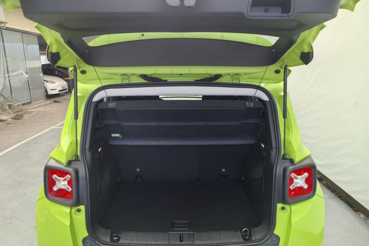 Jeep 自由侠 2017款  180T 自动劲能版车身外观6014