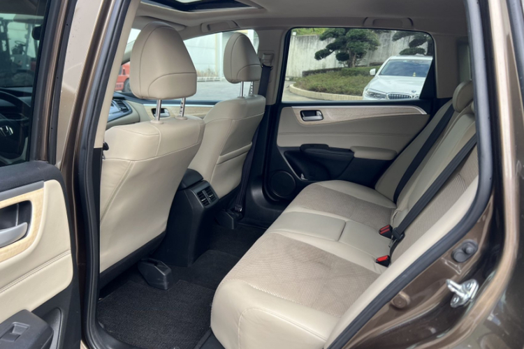 本田 杰德 2014款 1.8L 自动舒适精英版 5座中控内饰7001