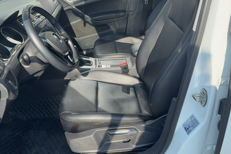 大众 高尔夫 2020款 200TSI DSG舒适进取版局部细节19