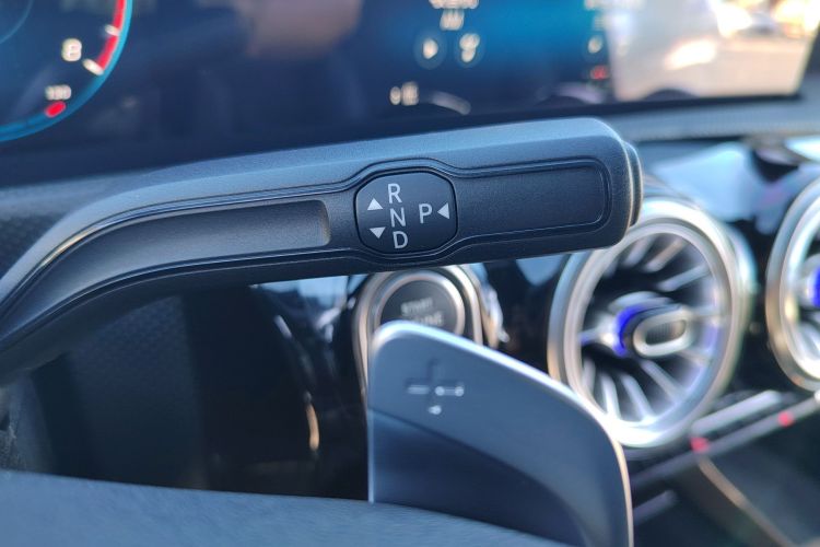 奔驰A级 2022款 A 200 L 运动轿车时尚型中控内饰7005