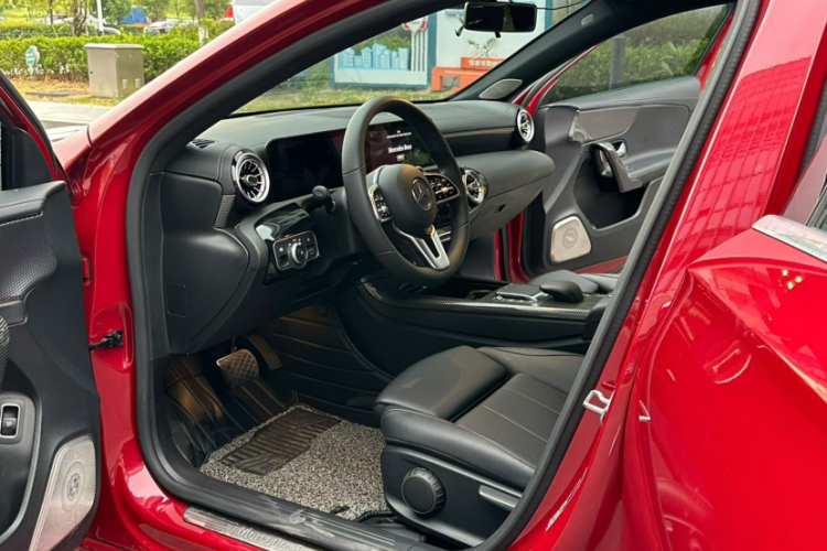 奔驰A级 2020款 改款 A 200 L 运动轿车动感型中控内饰7002