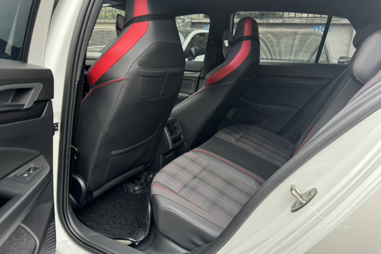 大众 高尔夫GTI 2023款 380TSI DSG GTI中控内饰7003