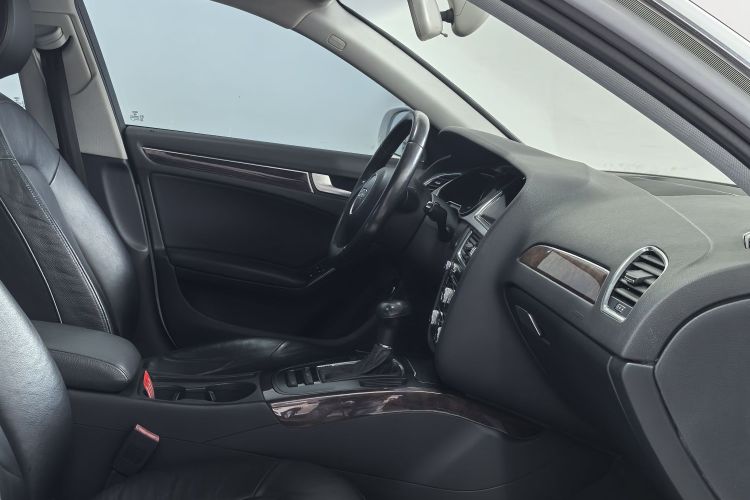 奥迪A4L 2015款 35 TFSI 自动舒适型中控内饰7003