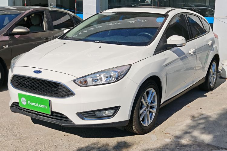 福特 福克斯 2018款 两厢经典 1.6L 自动风尚型智行版车身外观1