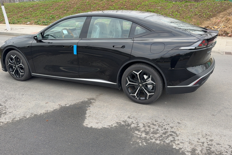 深蓝汽车 深蓝SL03 2025款 增程运动型车身外观6005