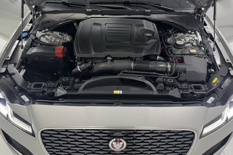 捷豹XFL 2025款 2.0T P250 两驱尊享豪华版局部细节24