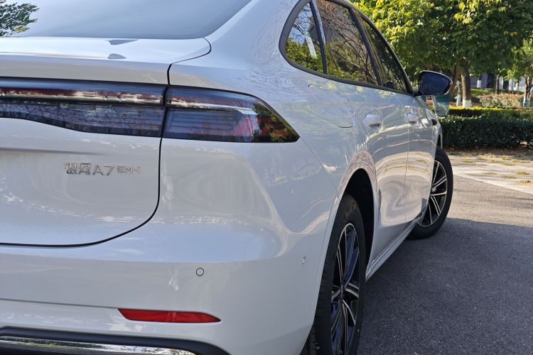 吉利银河 银河A7 2025款 EM-i 70km 启航版车身外观6010