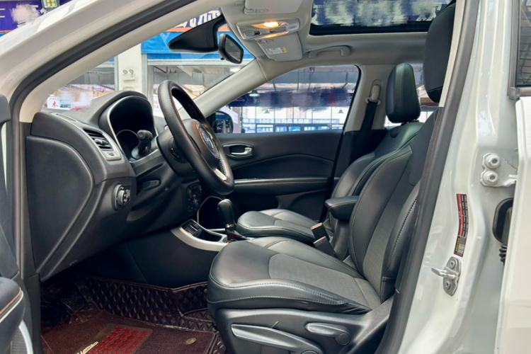 Jeep 指南者 2020款 220T 自动领先版中控内饰7002