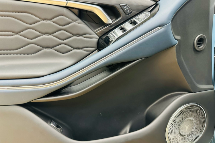 岚图汽车 岚图FREE 2021款 四驱标准增程专属豪华套装局部细节9003